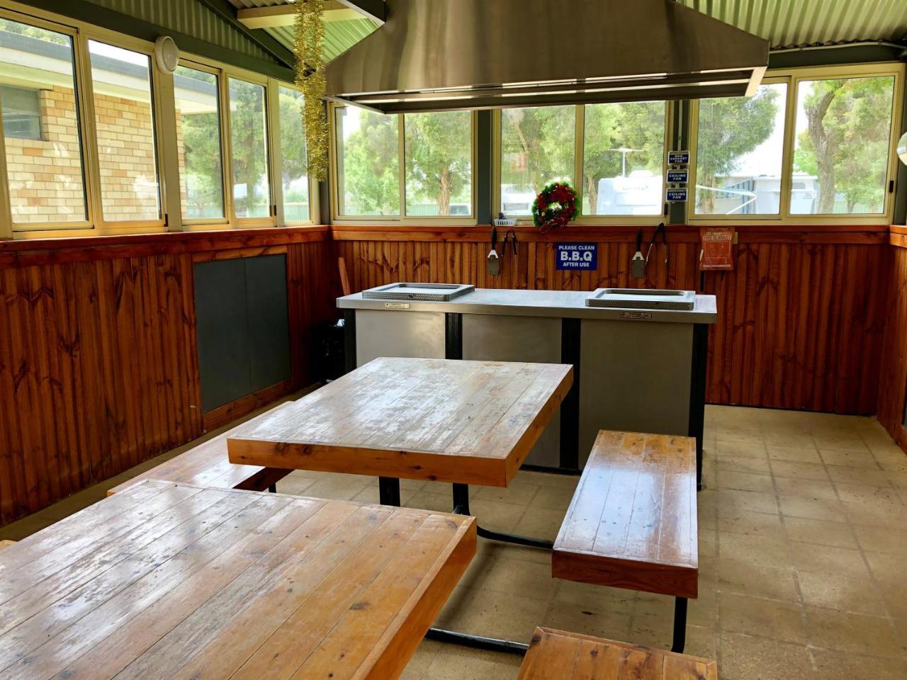 Ingenia Holidays Wagga Wagga Bagian luar foto