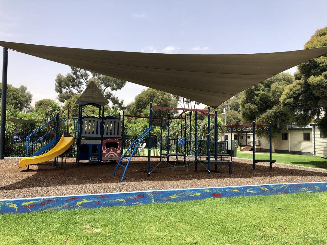 Ingenia Holidays Wagga Wagga Bagian luar foto