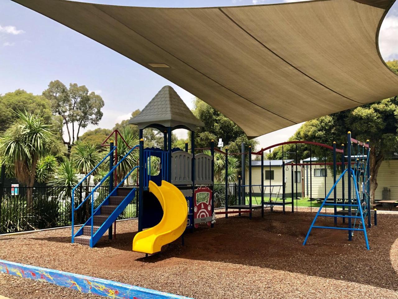 Ingenia Holidays Wagga Wagga Bagian luar foto